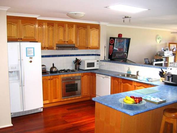 CHARMING FAMILY HOME Picture 2