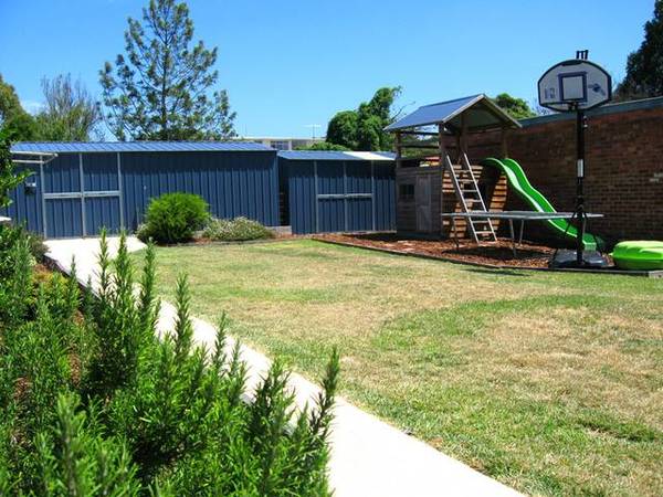 CHARMING FAMILY HOME Picture 3