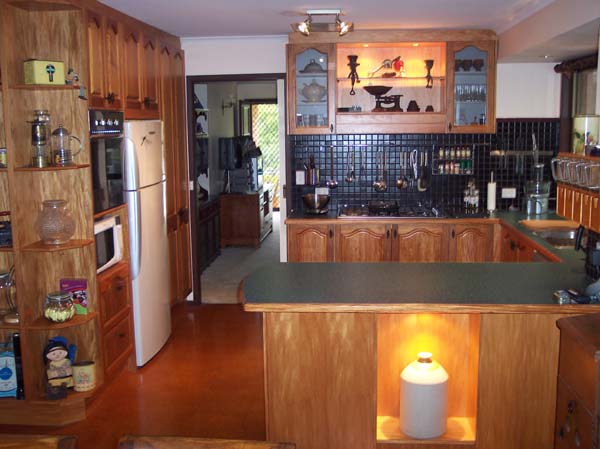 Entertainers Delight set on nearly 1/4 Acre Picture 2