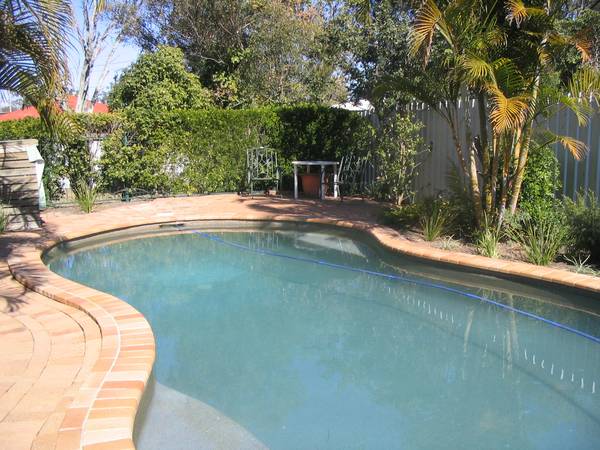 Bethania I.G pool 4 bedrooms + study Picture 2