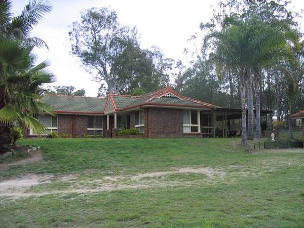 3.3 ACRES 4 BEDROOM MODERN HOME Picture 1