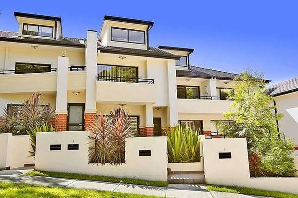 3 BEDROOM TOWN HOME Picture 2