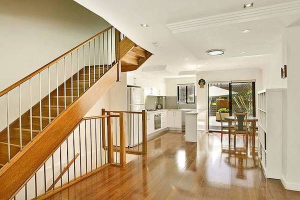 3 BEDROOM TOWN HOME Picture 1