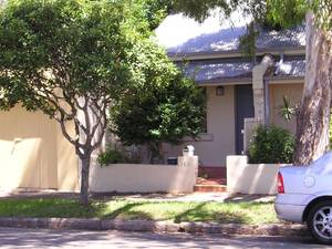 Modern Home /pet friendly Picture 1