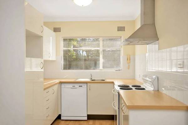 CONVENIENTLY LOCATED, BIG 2 BED UNIT Picture 1