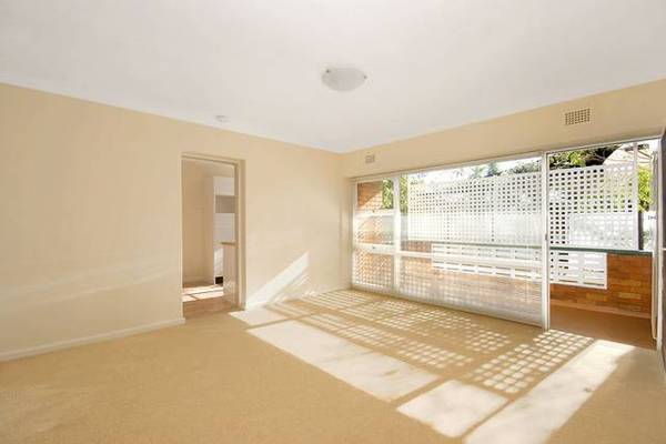 CONVENIENTLY LOCATED, BIG 2 BED UNIT Picture 2