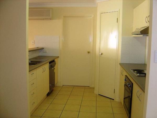 EVERTON HILLS FAMILY HOME Picture 2