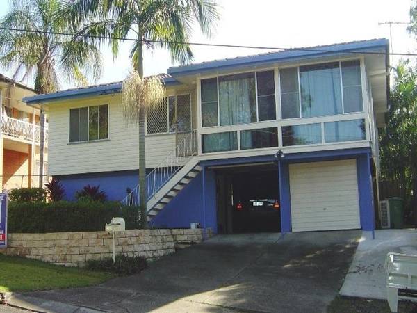 FAMILY HOME WITH POOL Picture 1