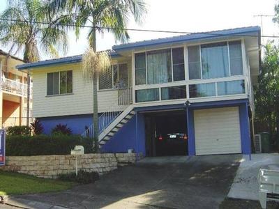 FAMILY HOME WITH POOL Picture