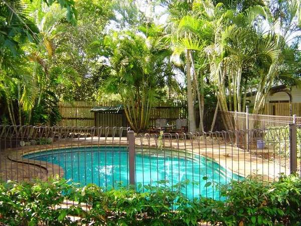 FAMILY HOME WITH POOL Picture 2