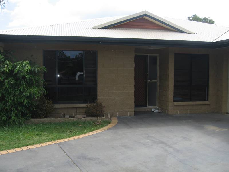 4 BEDROOM HOME IN CANNONVALE Picture 3