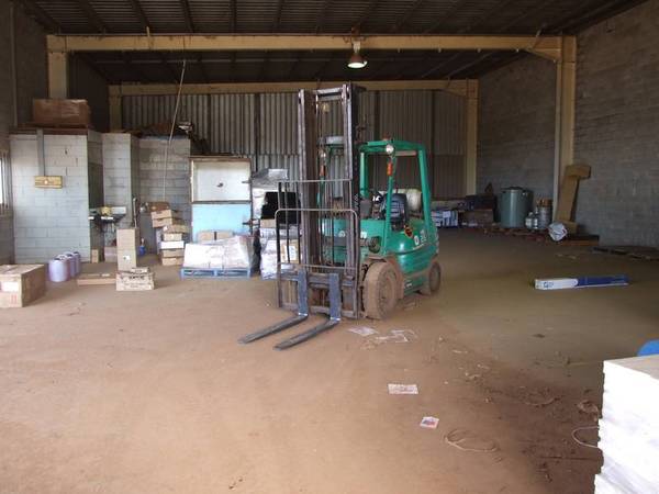 Commercial Warehouse For Rent Picture 3