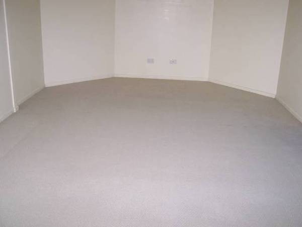 House For Rent Walking Distance to Shops & Schools Picture 3