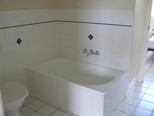 Large duplex unit 20 mins SE Proserpine Picture