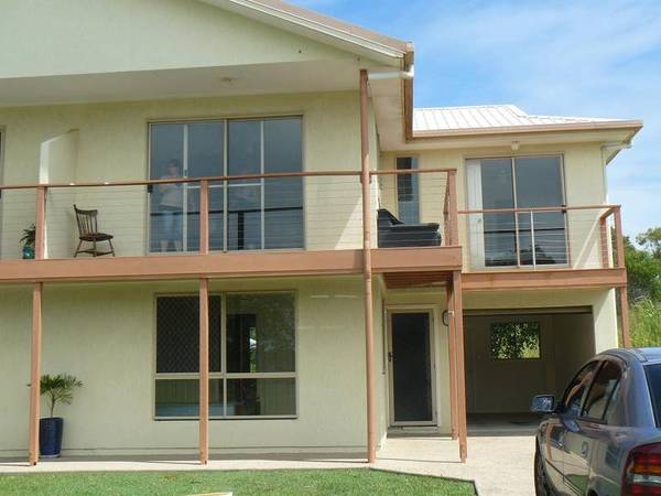 Large duplex unit 20 mins SE Proserpine Picture 1