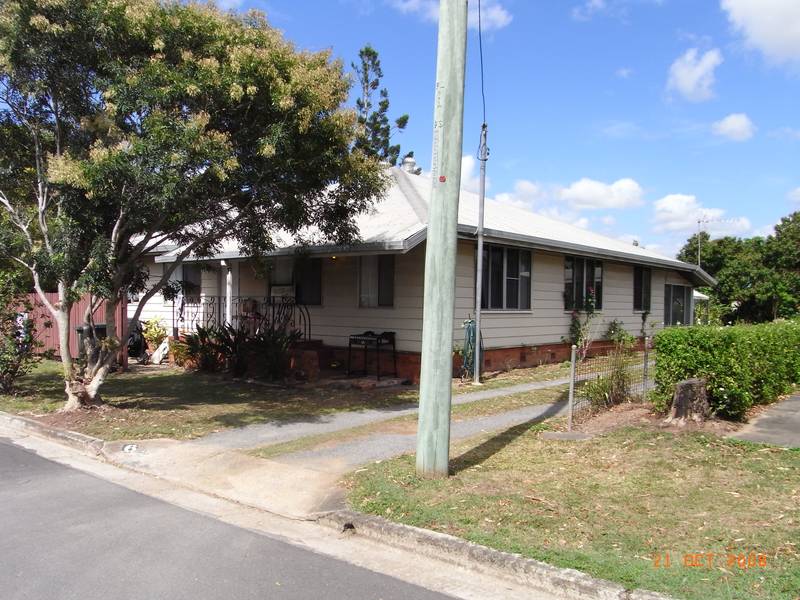 TWO HOUSES IN ONE Picture 2