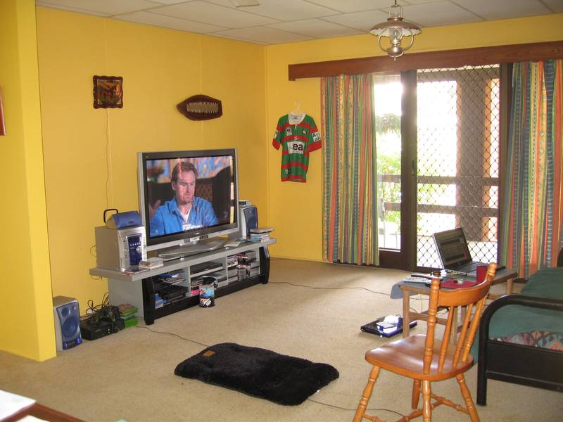 LARGE HOME BEING RENOVATED Picture 3