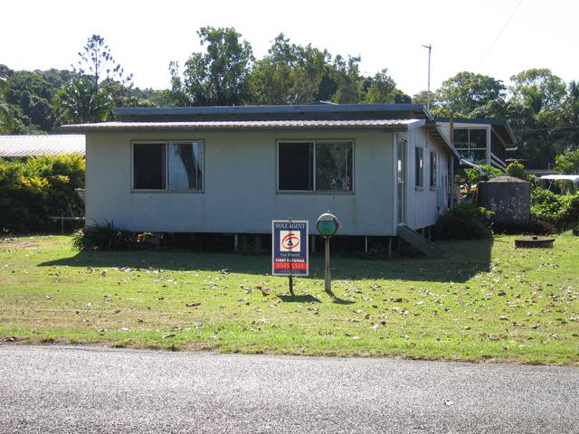 BEACH FRONT PROPERTY Picture 3