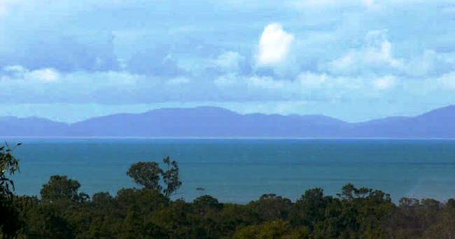 180 deg OCEAN VIEWS, CLOSE TO BEACH & SHOPS Picture 1