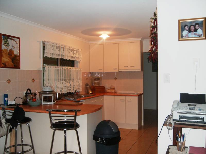 LARGE EXCUTIVE HOME ON ACREAGE, RURAL LIVING AT ITS BEST!! Picture 2