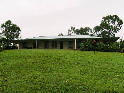 LARGE EXCUTIVE HOME ON ACREAGE, RURAL LIVING AT ITS BEST!! Picture