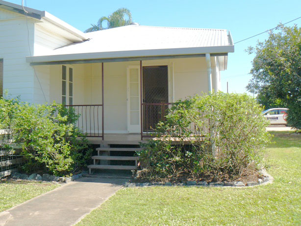 Charming Colonial Home Picture 3