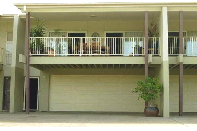 Large Spacious Townhouse Picture 1