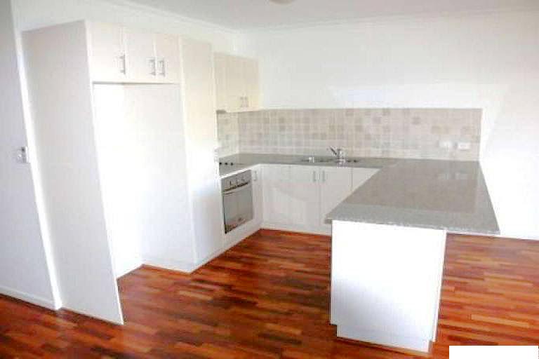 Large Spacious Townhouse Picture 3