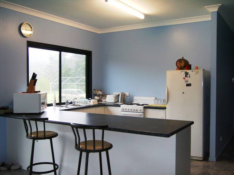 9 ACRES NESTLED IN THE RAIN FOREST Picture 2