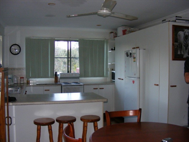 FURNISHED HOUSE, BOAT AND MOTOR, 100MTS TO BEACH Picture 3