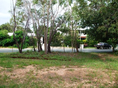 LAND 100mtrs FROM BEACH -
HIDEAWAY BAY Picture