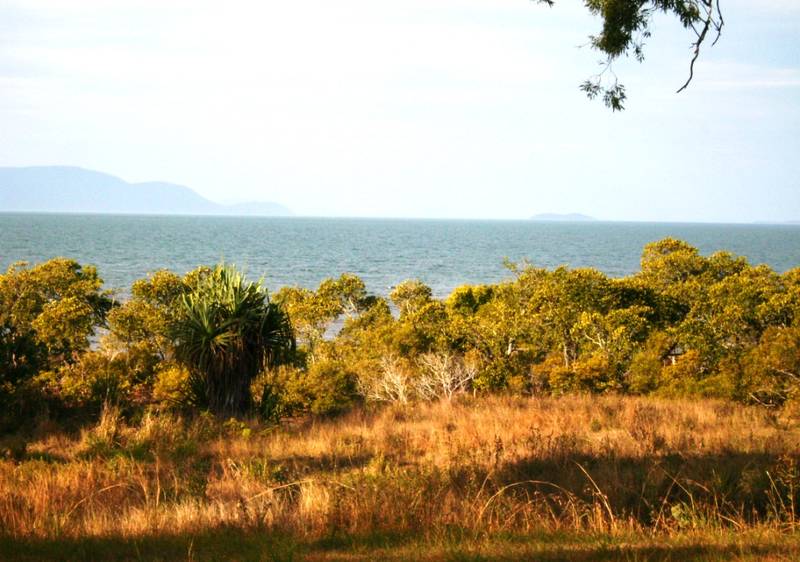 5 BEDROOM HOME, 8 ACRES, WATER FRONT Picture 3