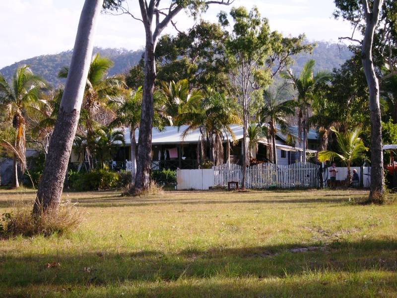 5 BEDROOM HOME, 8 ACRES, WATER FRONT Picture 1