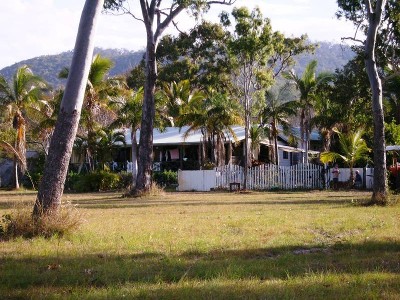 5 BEDROOM HOME, 8 ACRES, WATER FRONT Picture