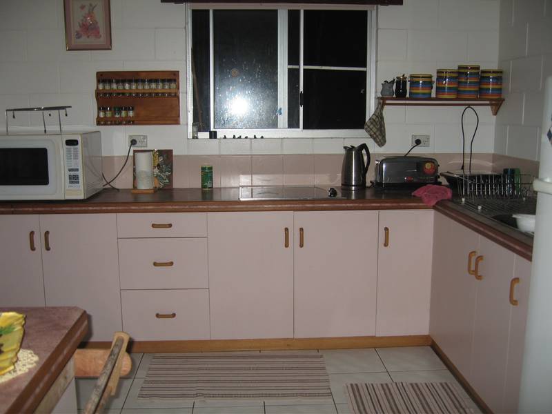 15 METRES FROM THE BEACH Picture 2