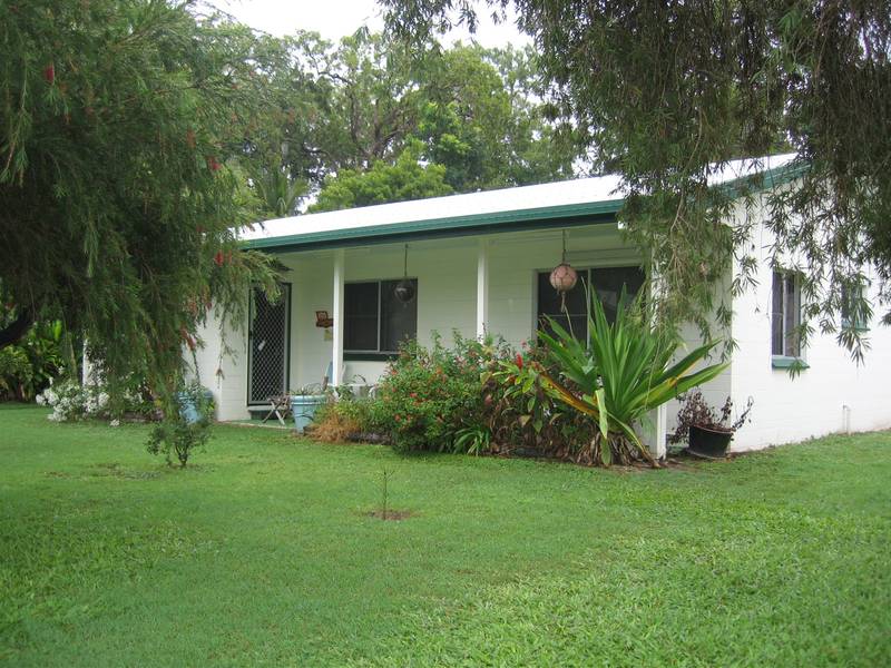 15 METRES FROM THE BEACH Picture 1