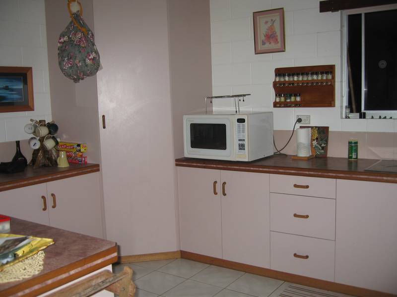 15 METRES FROM THE BEACH Picture 3