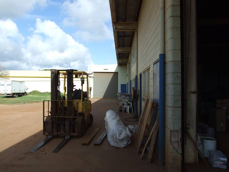 DON'T LEAVE YOUR MONEY IN THE BANK ! Picture 3