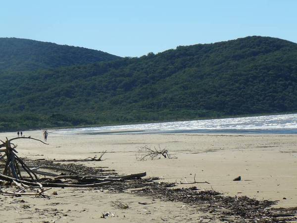 RIGHT ON THE BEACH Picture 2