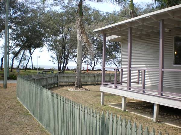 RIGHT ON THE BEACH Picture 1