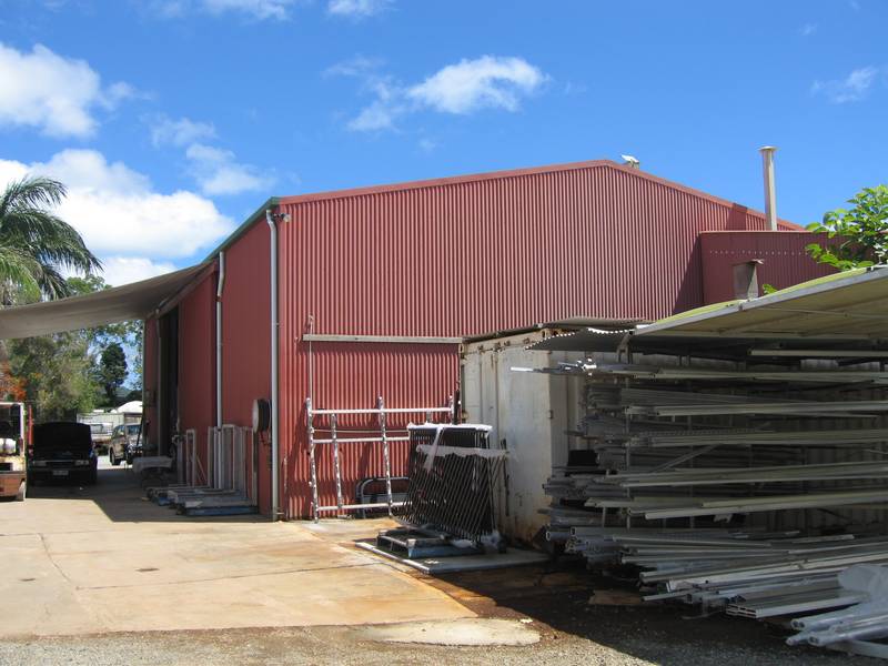 INDUSTRIAL PROPERTY IN CANNONVALE Picture 2