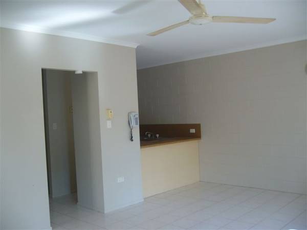 Convenient and quiet location Available 14/12/08 Picture 1