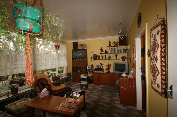 OFFERS ABOVE $300,000 Picture 2