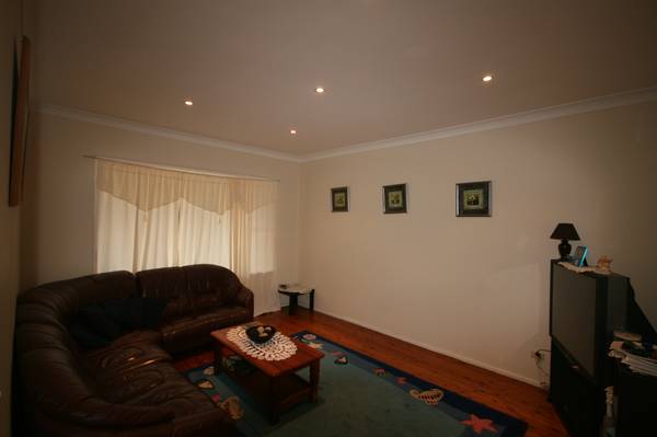 3 BEDROOM HOME! Picture 2