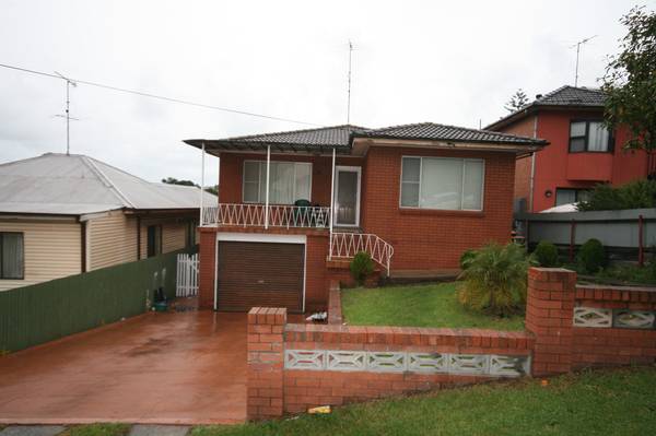 3 BEDROOM HOME! Picture 1