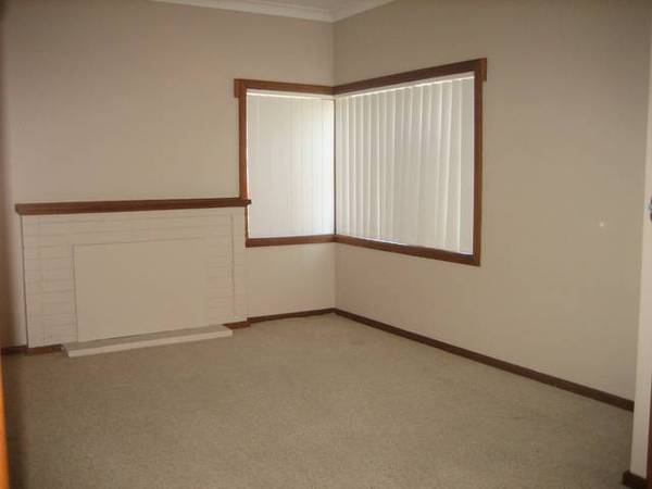 3 BEDROOM HOME - WHEEL CHAIR ACCESS!! Picture 2