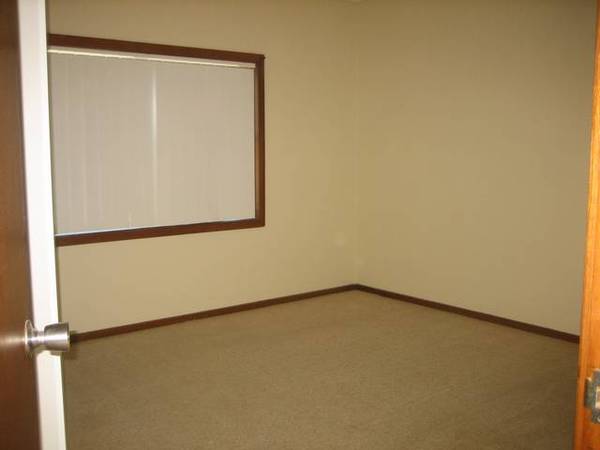 3 BEDROOM HOME - WHEEL CHAIR ACCESS!! Picture 3