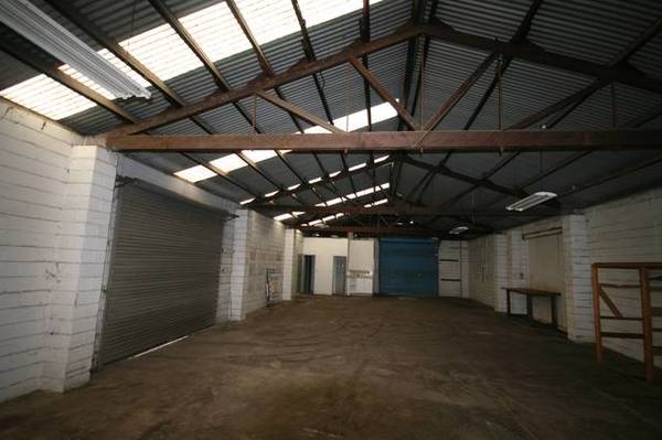 GREAT LOCATION WITH SHOPFRONT Picture