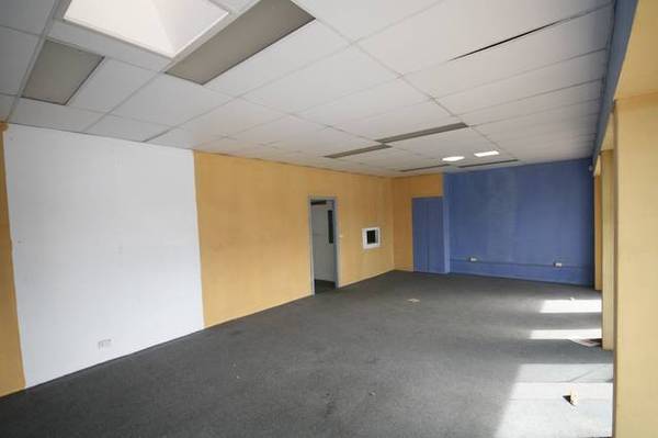 GREAT LOCATION WITH SHOPFRONT Picture