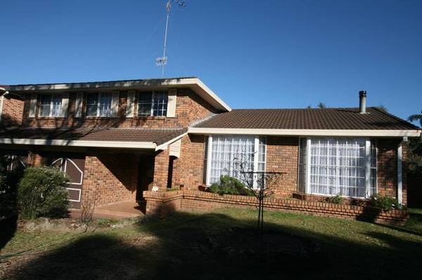 LARGE 4 BEDROOM HOME Picture 2